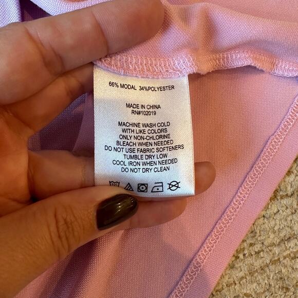 A. PUTNAM Sleeveless Keyhole Top Size M Preppy Athleisure Casual Classic Luxe - Picture 8 of 8